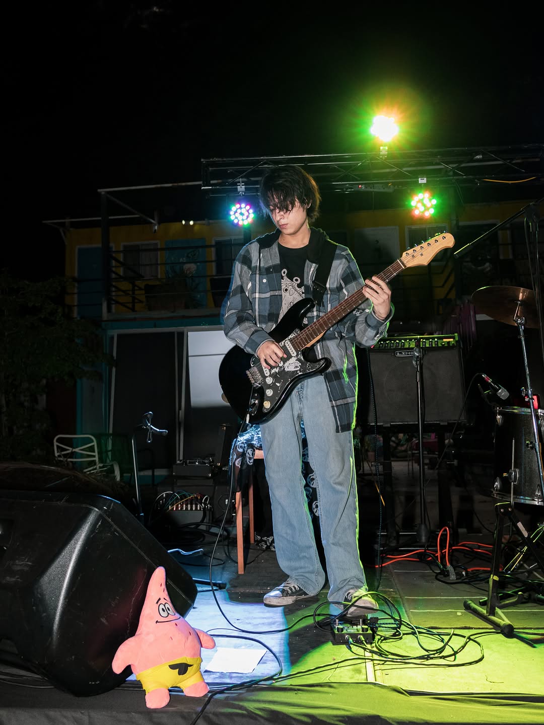 Fotografía vertical de ZZK durante el evento del 24 de septiembre.